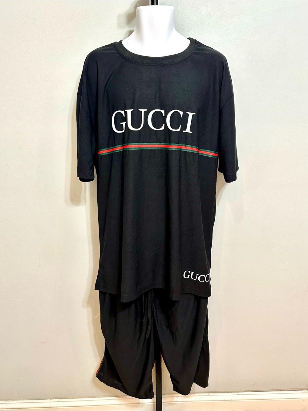 Gucci Black Tee and Shorts Set with Red Accent - Picture 8 of 13